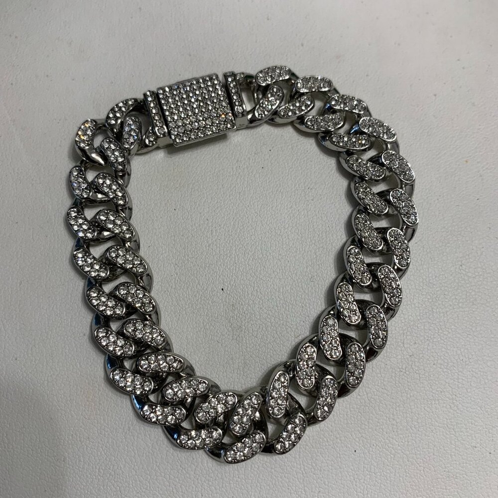 Elegant Silver Bracelet with Crystal Accents